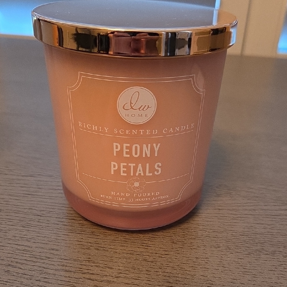 DW Home Peony Petals Candle - Soft Pink with Gold Lid